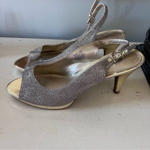 Bandolino Gold Sparkle Open-Toed Heels • 9.5 M